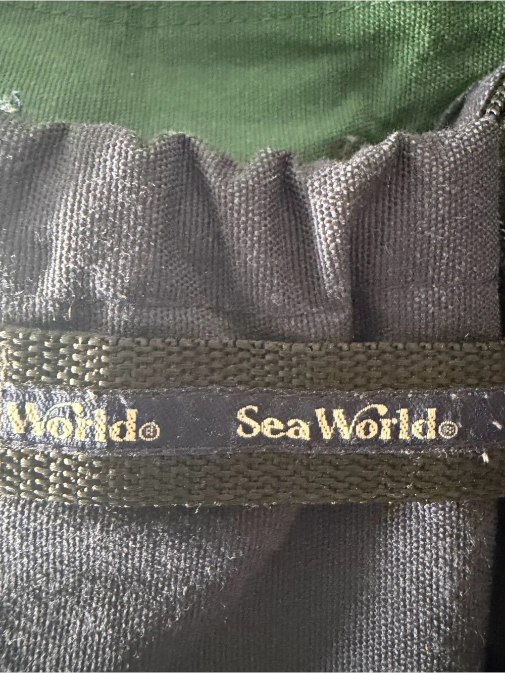 Sea World Men’s Two-Tone Navy & Green Duffel Bag